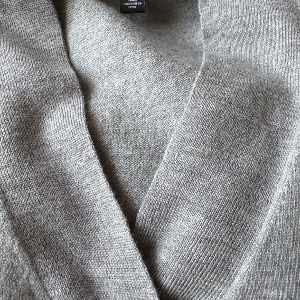 Saks  Fifth Avenue sweater - Picture 11 of 12